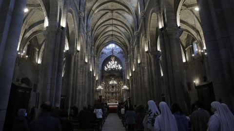 La misa del Domingo de Ramos estuvo oficiada por el obispo de Ourense, Leonardo Lemos