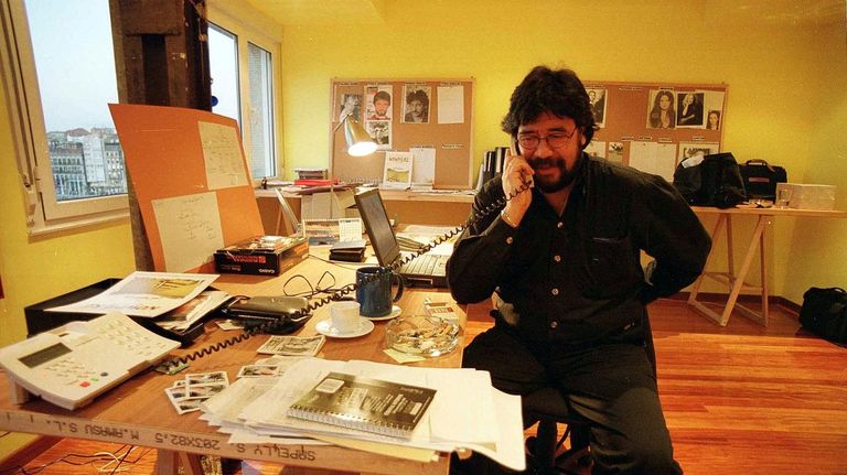 Luis Sepúlveda, en el año 2000 en Gijón