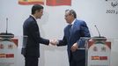 Foto de archivo. Pedro Sánchez saluda al primer ministro de Marruecos  Aziz Akhannouch. 