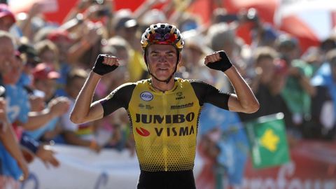 El ciclista norteamericano del equipo Jumbo-Visma, Sepp Kuss, se ha proclamado el vencedor en el Acebo