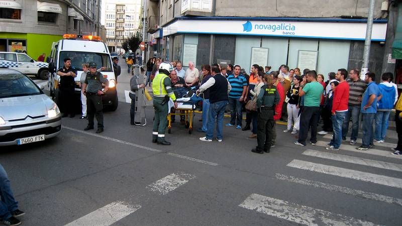 accidente de moto en sarria.Choque entre una moto y un coche en sarria