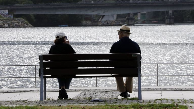 Ignorado ante la petición de atención medica «porque ya tiene una edad»