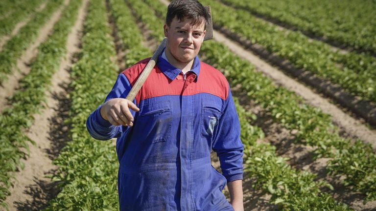 <span lang="gl">Abel Sotelo, labrador de 22 años: «Na agricu
