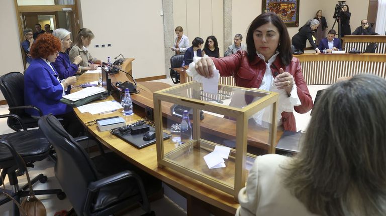 La popular Elena Candia preside la comisión.