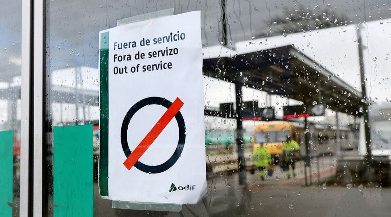 Renfe mantendrá mañana la suspensión del tren en Vigo y lo extiende a las conexiones entre Ourense y Santiago