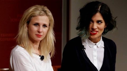 Dos integrantes del grupo ruso Pussy Riot