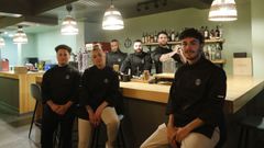El equipo del restaurante Toxotiene todo a punto para abrir en Ourense