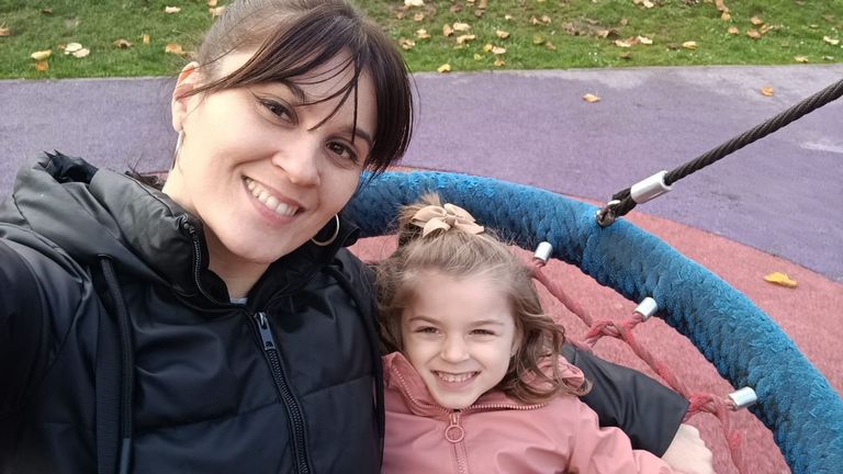 Así cambia el autismo la vida de una familia: «Pasas de preocuparte por cosas insignificantes a valorar que tu hija diga una sola palabra»