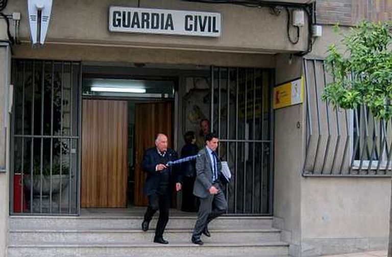 Francisco Freire ayer a la salida del cuartel donde se desarrolla la investigación.