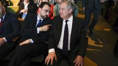 El presidente del Principado de Asturias, Adrin Barbn (i), y el ministro de Industria, Jordi Hereu (d),