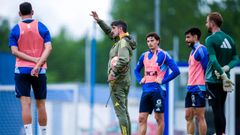 Veljko Paunovic, junto a Dani Calvo, Luengo, Costas y Aarn Escandell