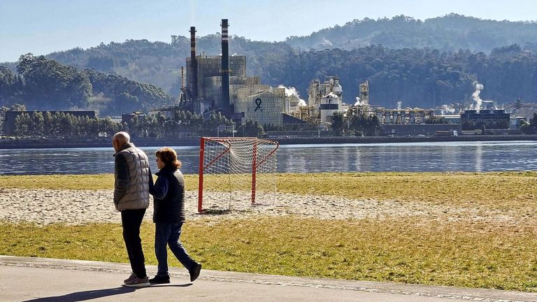 Ence pacta 35 salidas voluntarias para su planta de Pontevedra en los próximos dos años