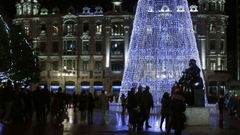 Luces de Navidad en la plaza de La Escandalera de Oviedo