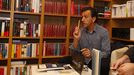 Miguel Sande presenta «O negociador» en la librería Cronopios, en Pontevedra