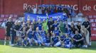 La expedicin del Oviedo femenino celebra la victoria en el derbi