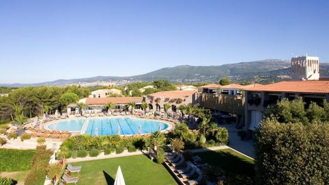 Resort Opio, del Club Med en la Riviera francesa dondese necesita personal
