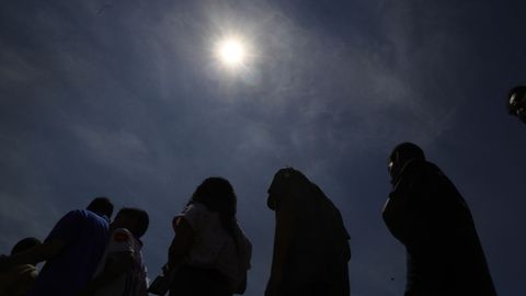 Entusiastas de la astronomía se preparan para ve el eclipse en Tegucigalpa.