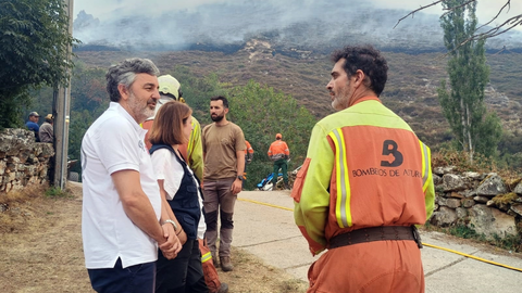 Alejandro Calvo, a la izquierda