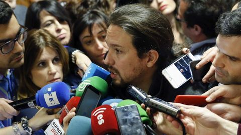 El secretario general de Podemos atendi a los medios a su llegada al Congreso. 