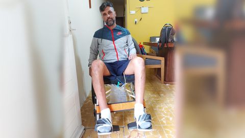 Cuatro operaciones en nueve días, sin movilidad en las piernas y una ileostomía son el resultado del diagnóstico de Gustavo Dacal, que fue empeorando