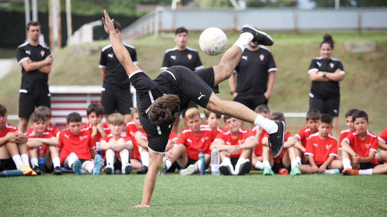 Álvaro Obregón, el único asturiano que realiza «football freestyler»