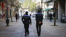 Agentes de Policía Local caminando por una calle de la ciudad de Ourense