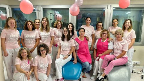 Personal del hospital de día de oncología del Provincial de Pontevedra conmemoró el día mundial contra el cáncer de mama