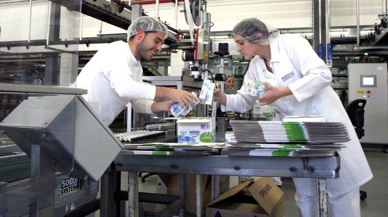 Nestlé reduce en un 20 %, hasta 242 empleos, el ERE en sus centros de España