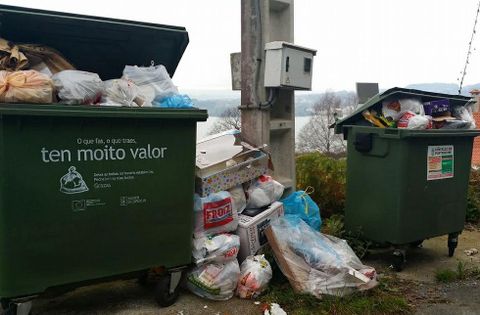 La basura se acumul durante los ltimos das en el lugar de O Quinteiro, en la parroquia de Centroa. 