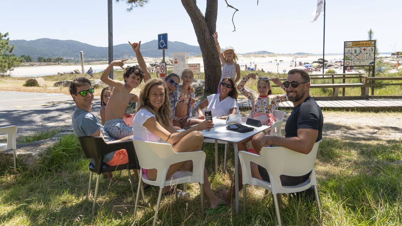 Mira aqu las fotos del Festival da La de Rianxo!.El arenal de Boca do Ro, en Carnota, recibe a multitud de visitantes.