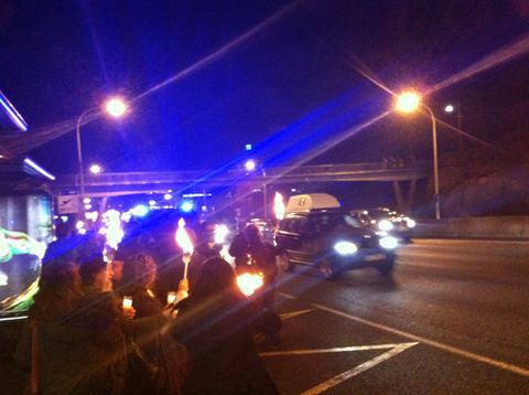 Manifestantes con antorchas en Alfonso Molina