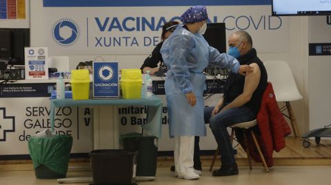 La campaa de vacunacin a los ourensanos de entre 60 y 65 aos contina en el CHUO y los hospitales comarcales de Vern y Valdeorras