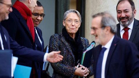 La primera ministra francesa, Elisabeth Borne, a la salida de la reunión semanal de su gabinete