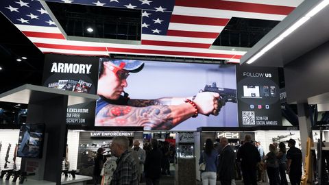 El estand de Springfield Armory, en la convención anual de la Asociación Nacional del Rifle (NRA) en Houston.