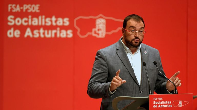 El secretario general del PSOE-A, Adrián Barbón