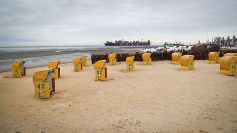 Sillas de playa en Duhnen, en el estuario del Elbe, en Cuxhaven, zona noroeste de Alemania