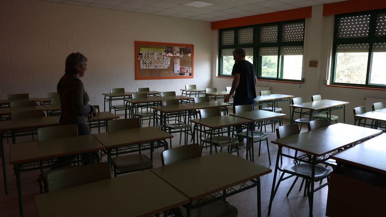Aulas vacías en el instituto Xelmírez I de Santiago.