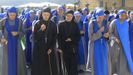 El gobierno local atribuye a los muchos grupos de cristianos de paso en Santiago hacia el encuentro con el papa en Portugal parte del ajetreo de estos das en el centro histrico