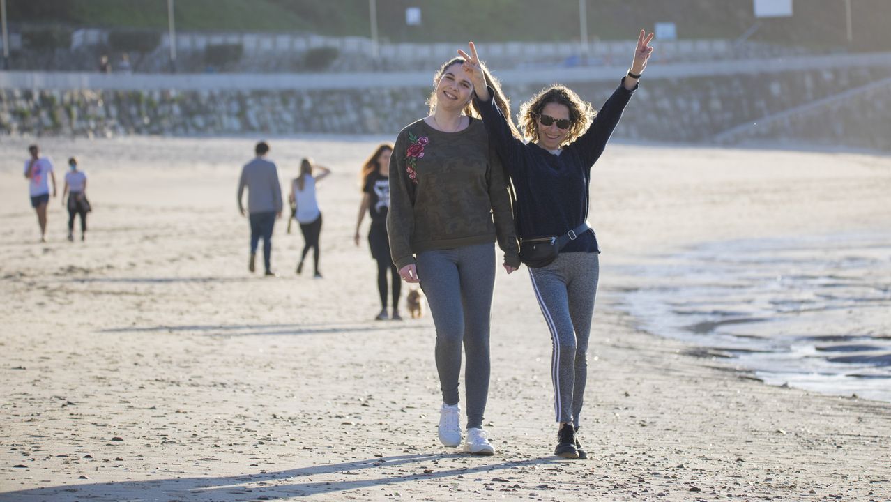 �Si uno tiene 30 Grand Slam, pero ning�n amigo, va a tener un futuro infeliz�.Paseo por la playa en Malpica el primer domingo de desconfinamiento