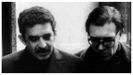 Gabriel García Márquez e Paco Porrúa, conversando mentres camiñan pola rúa.