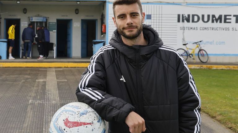 Arturo, capitán del Viveiro CF: «Me sentía en deuda con el equipo, asumí la responsabilidad y tuve la suerte de que fue gol»