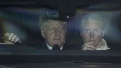 Boris Johnson, esta noche, en su coche oficial, al salir del Parlamento britnico tras la votacin de la mocin de no confianza