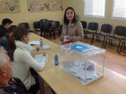 Mar�a Torres vot� a las 11.00 en la escuela de N�toma, en Razo