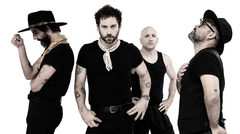 Rafa Val, cantante de Viva Suecia: «El año pasado vi más veces a Siloé que a mi madre»