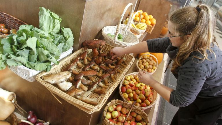 En el puesto É con til, los boletus edulis de primera categoría se venden estos días a 30 euros, y los de segunda, a 20