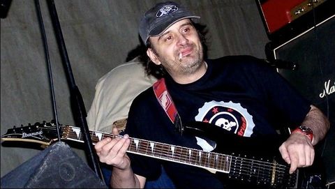 Daniel Ulln fue guitarrista de Mitocondrias