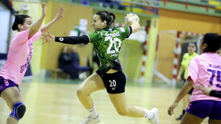 Eli Méndez (na foto, nun partido anterior) foi xunto con Raquel Sineiro un pesadelo para a Cañiza ata a suspensión do partido