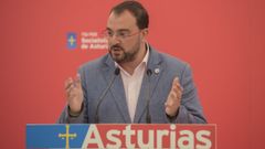 El secretario general de la FSA-PSOE y presidente del Principado, Adrin Barbn, interviene en el Comit Autonmico de la FSA-PSOE