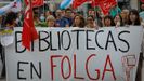 Una protesta del personal de las bibliotecas municipales en la plaza de Maria Pita de A Corua