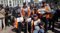 Un grupo de cazadores durante la manifestacin a favor de la caza en Oviedo